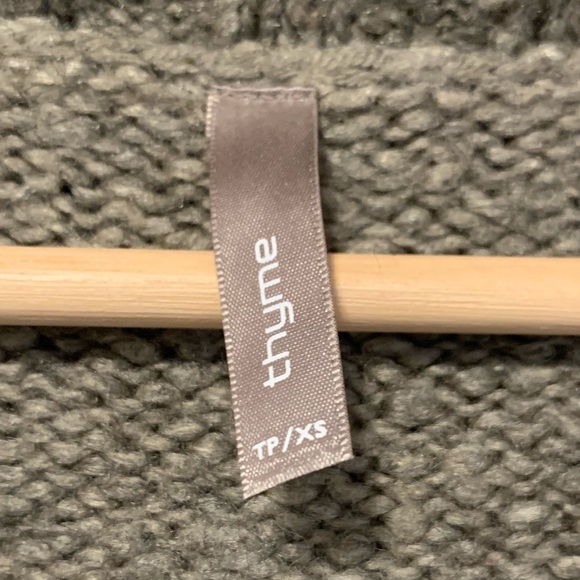 Thyme Maternity sweater - Picture 3 of 4